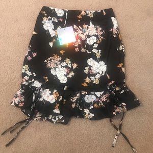 Missguided floral skirt brand new with tags